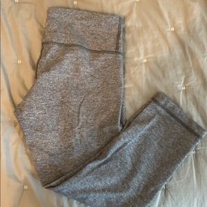 Lululemon Luon cropped leggings.